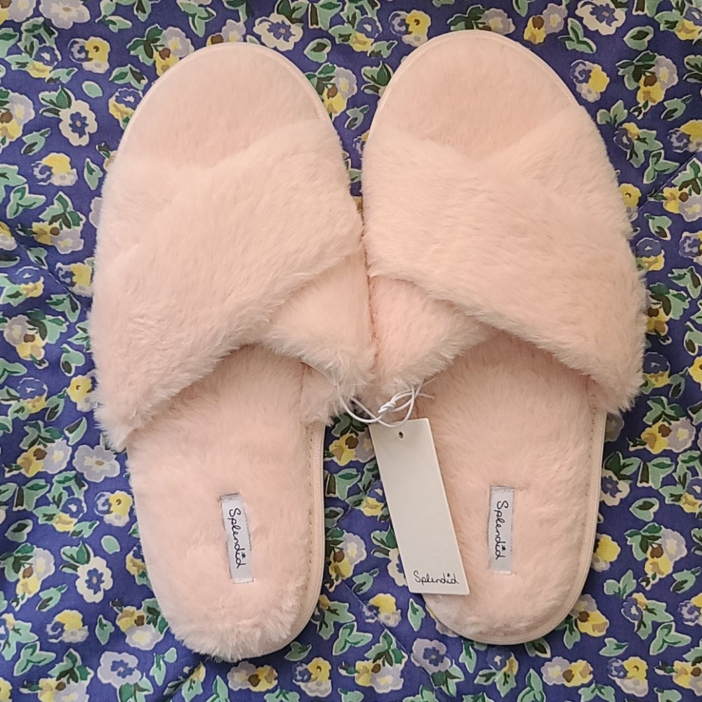 Splendid pink fuzzy slippers M/L